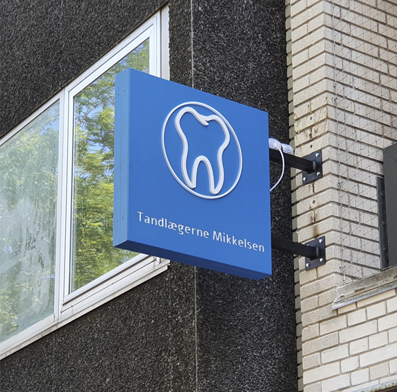 Facadeskilte med LED belysning